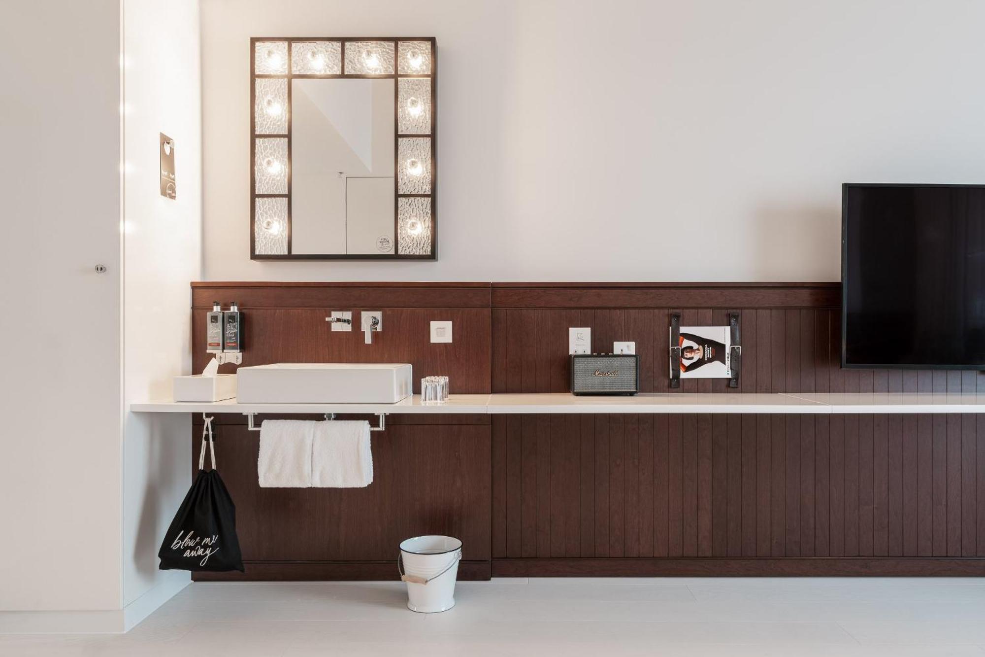 Ruby Molly Hotel Dublin By Ihg — Photos 1